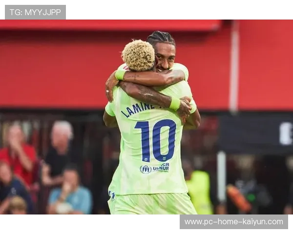 拉菲尼亚回传队友门前补射巴萨得分