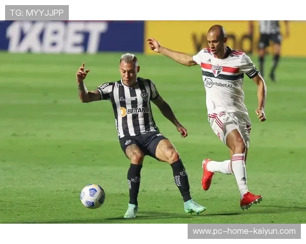 本菲卡格德斯后仰凌空抽射干净利落，精湛技术再创佳绩